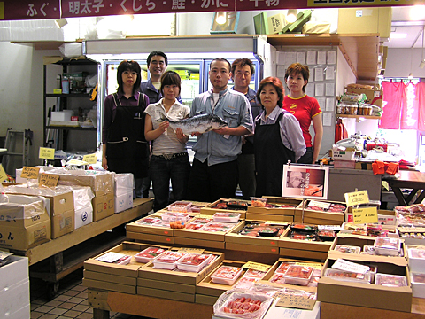 林商店 唐戸市場店スタッフ　[唐戸市場　林商店　明太子　ふぐ]